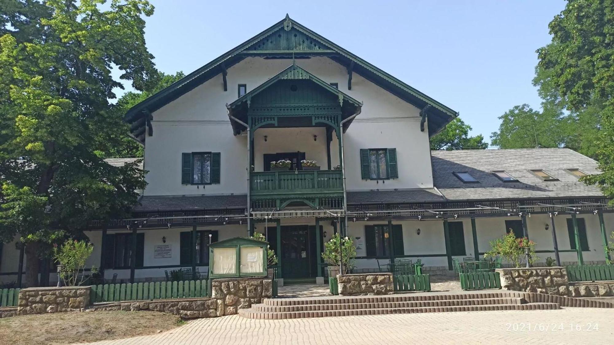 Bed and Breakfast Svajci Lak Panzio à Nyíregyháza Extérieur photo